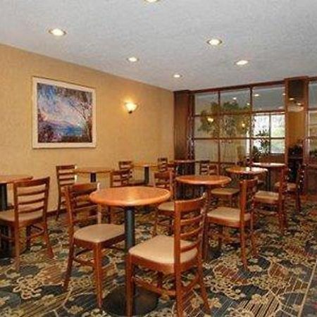 Comfort Inn Cleveland Airport Middleburg Heights Exterior foto